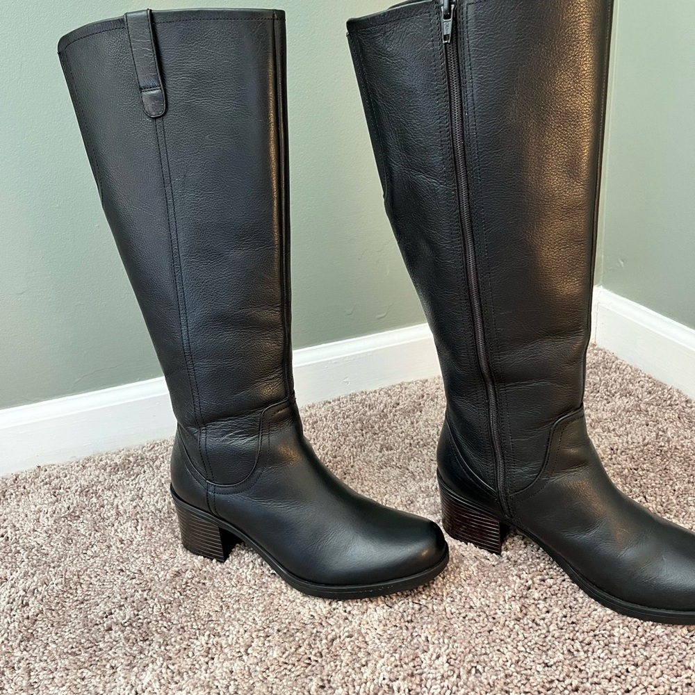 Clarks Black Heeled Boots Elegant and Minimalist - Picture 7 of 9